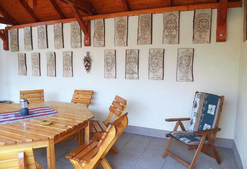 Пансион Eszter Apartman