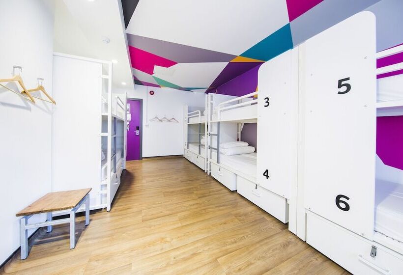 هاستل Generator London