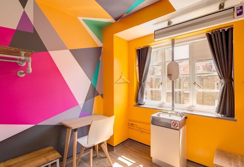 هاستل Generator London