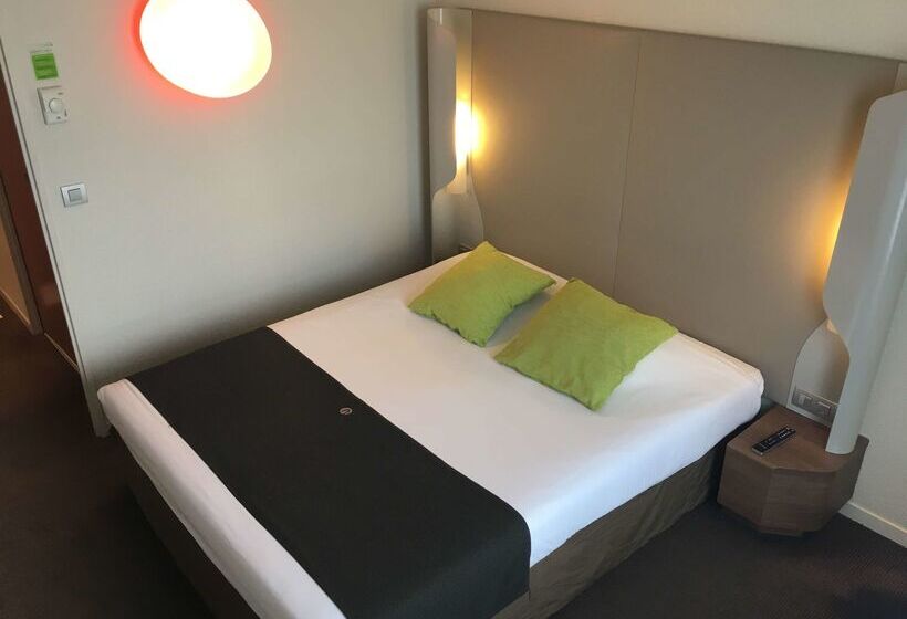 Отель Campanile Marne La Vallee  Bussy Saint Georges