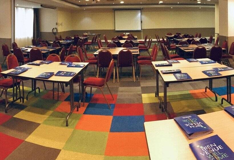 Отель Campanile Marne La Vallee  Bussy Saint Georges