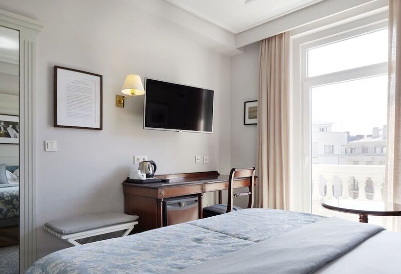 هتل De Londres Y De Inglaterra