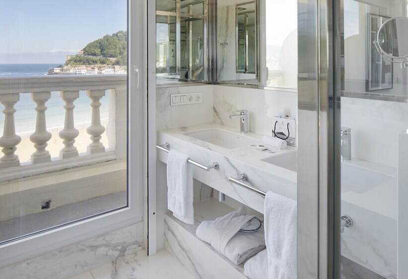 هتل De Londres Y De Inglaterra