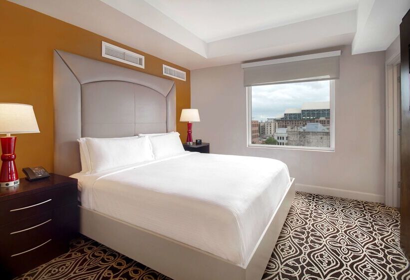 هتل The Sam Houston  Curio Collection By Hilton
