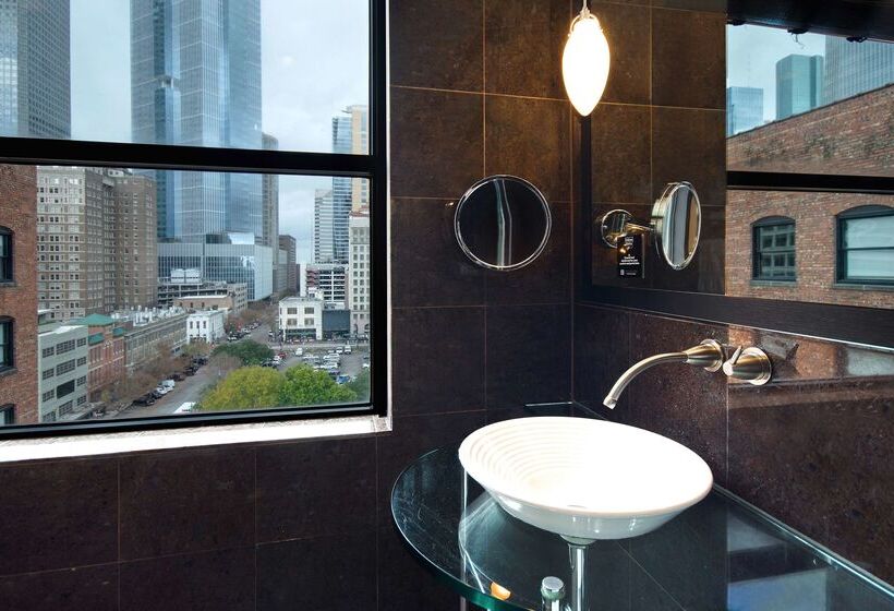 هتل The Sam Houston  Curio Collection By Hilton