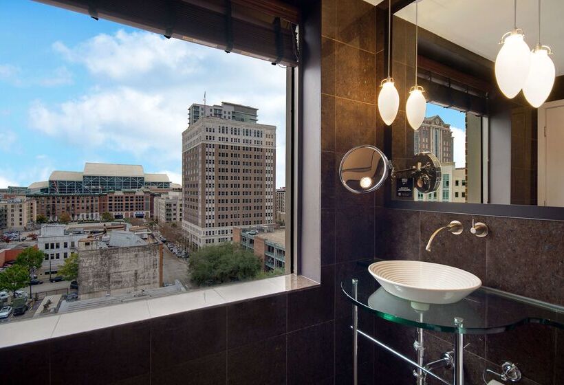 هتل The Sam Houston  Curio Collection By Hilton
