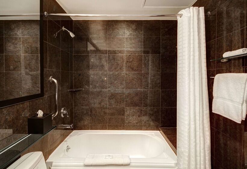 هتل The Sam Houston  Curio Collection By Hilton