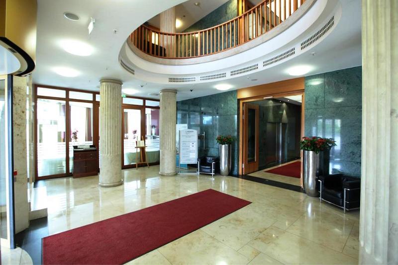 住所  Lindner Hotel Frankfurt Main Plaza, Part Of Jdv By Hyatt