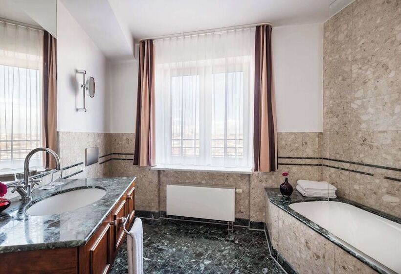 住所  Lindner Hotel Frankfurt Main Plaza, Part Of Jdv By Hyatt