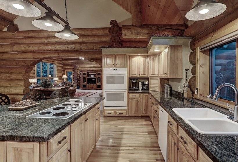 Pine Forest Lodge