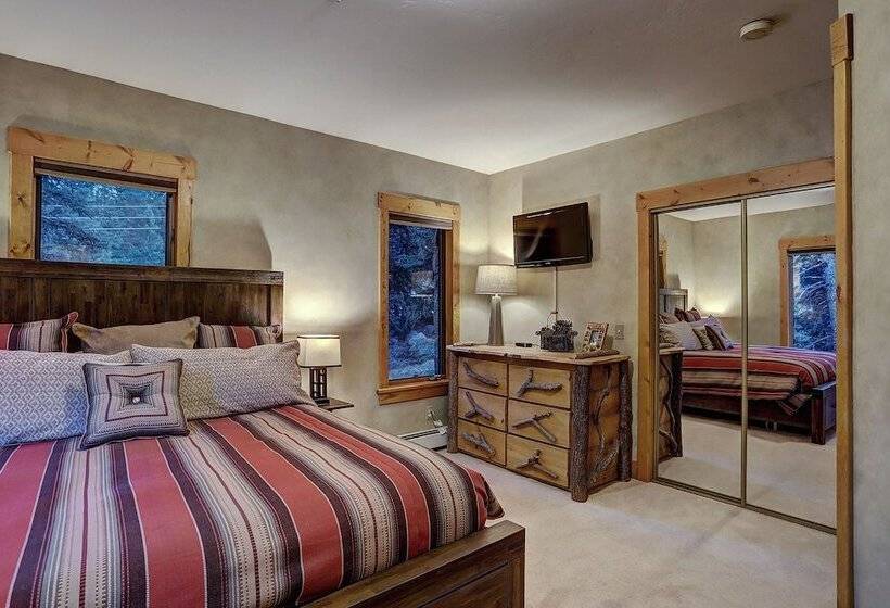 Pine Forest Lodge