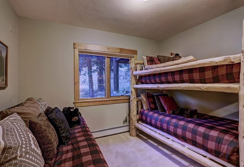 Pine Forest Lodge