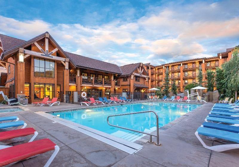 هتل Lake Chelan Shores Resort