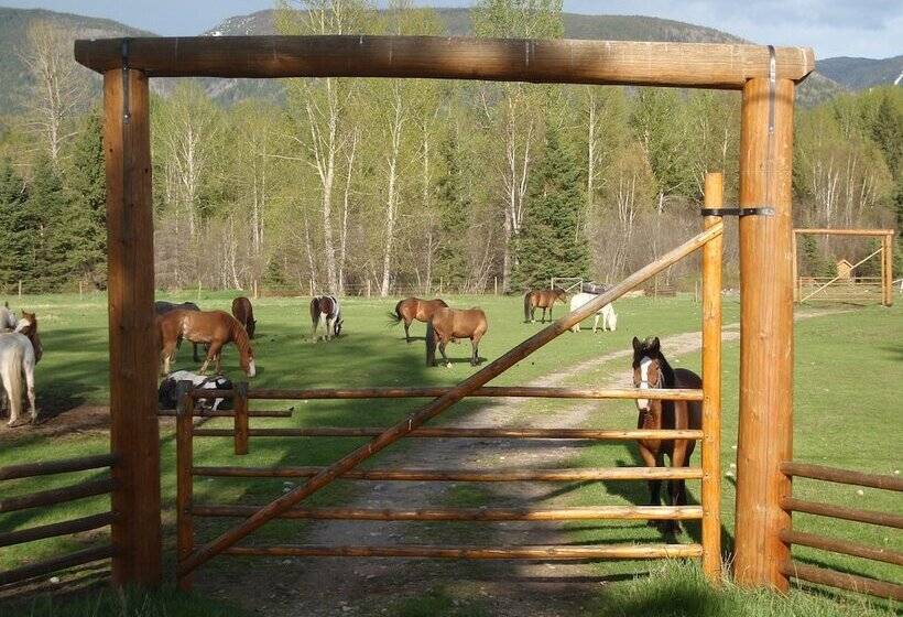 فندق Fort Wells Gray Rustic Cabins Hostel