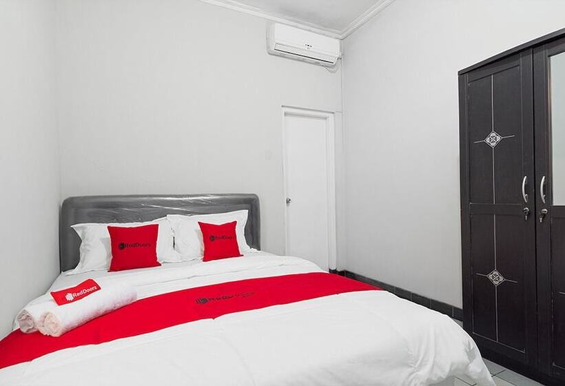 هتل Reddoorz Near Batik Tulis Celaket 2