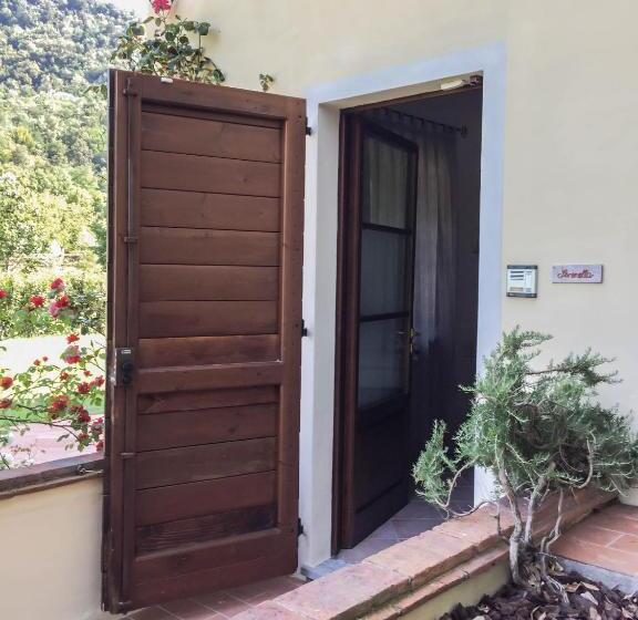 Casale La Fata  Tipico Toscano Immerso Nelle Colline Tra Lucca E Versilia, 6 Appartamenti Indipenden