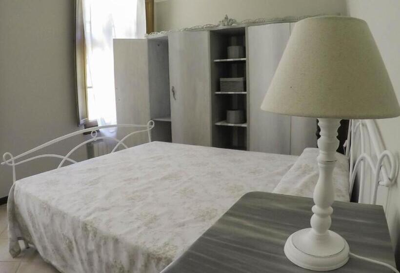 Casale La Fata  Tipico Toscano Immerso Nelle Colline Tra Lucca E Versilia, 6 Appartamenti Indipenden