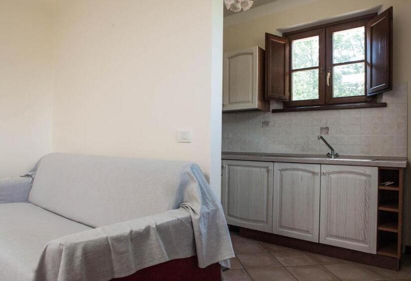 Casale La Fata  Tipico Toscano Immerso Nelle Colline Tra Lucca E Versilia, 6 Appartamenti Indipenden