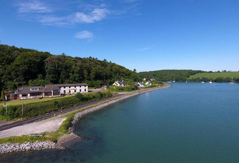 بنسيون Whispering Pines