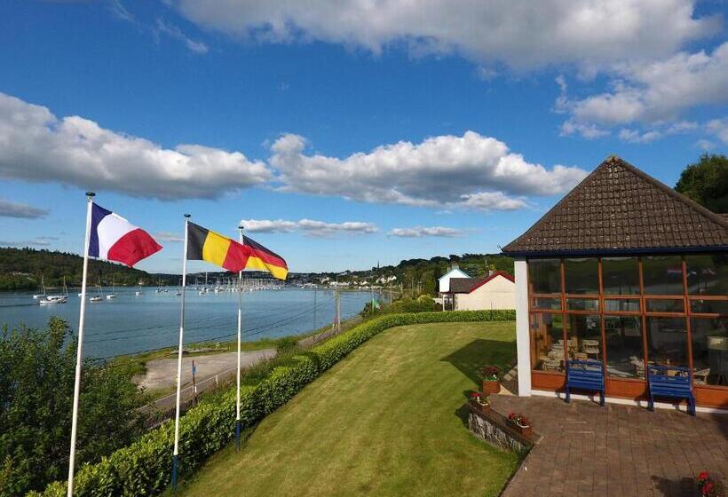 بنسيون Whispering Pines