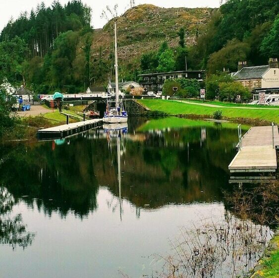 Crinan Canal Cottage No8, Kilmartin