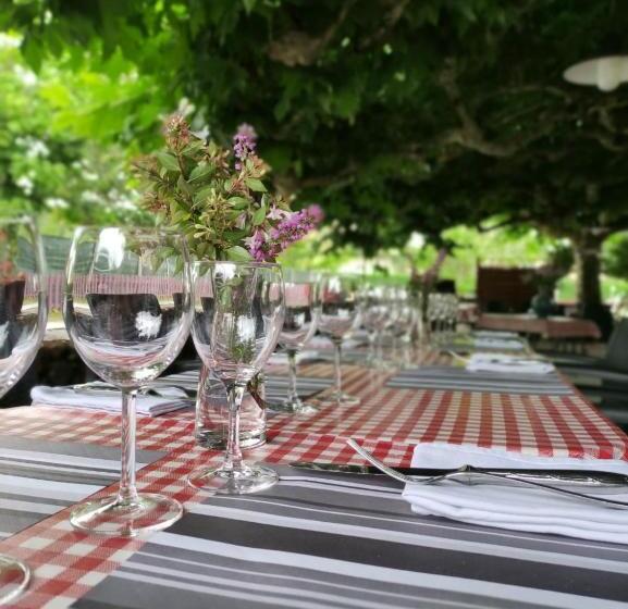 Отель L'auberge De Lugos