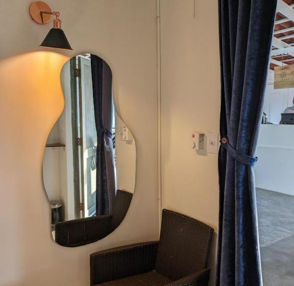 La Veranda Hotel & Restaurant