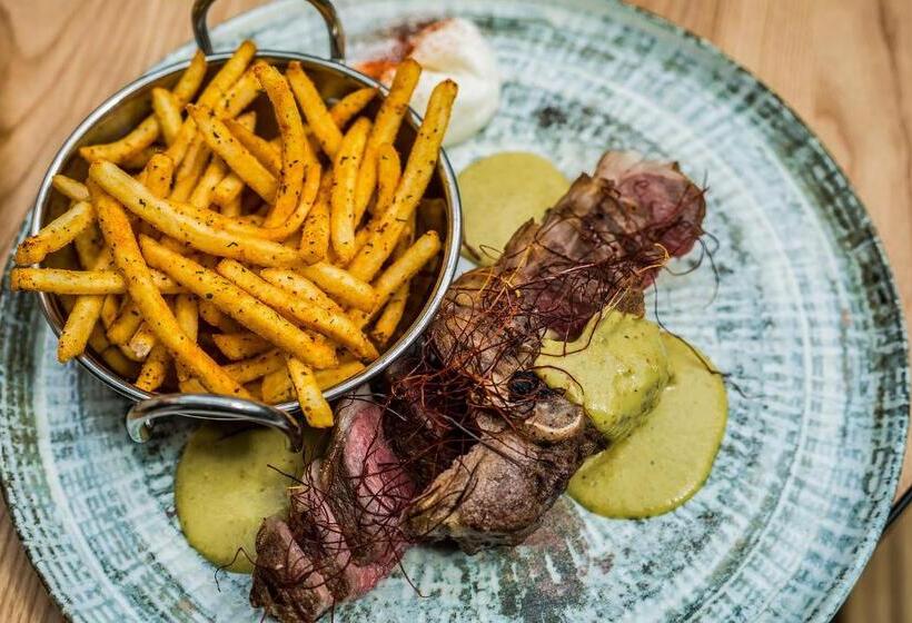 هتل The Adnate Perth   Art Series