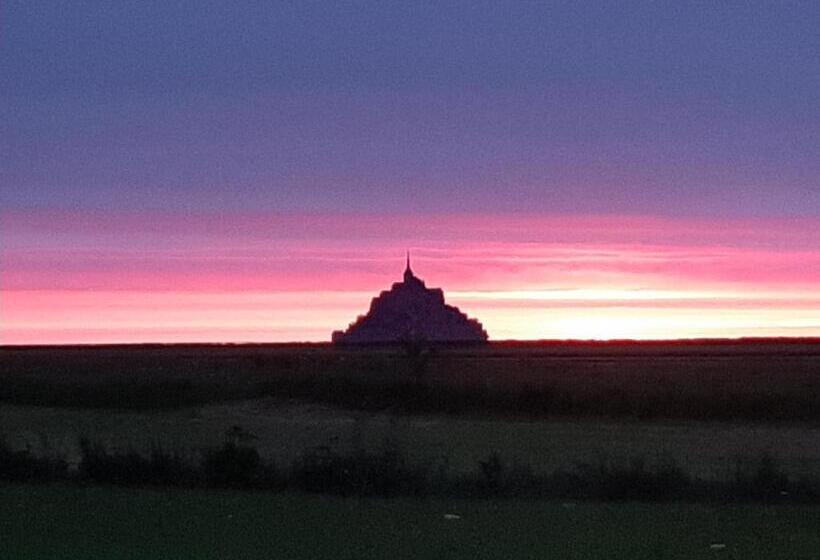 بنسيون A L'ombre Du Mont St Michel