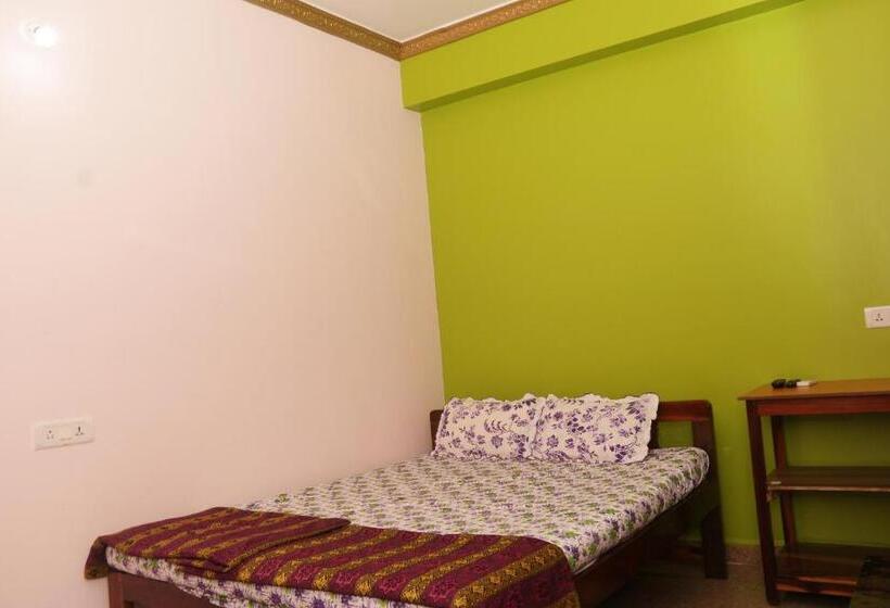 پانسیون Sai Guru Guest House