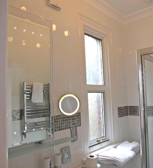 هتل Crompton Guest House