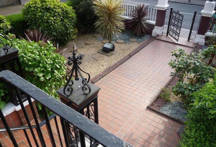 هتل Crompton Guest House