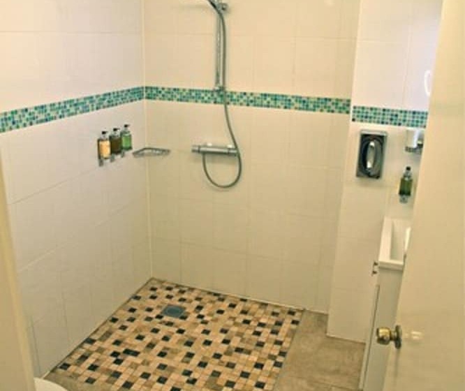 هتل Crompton Guest House