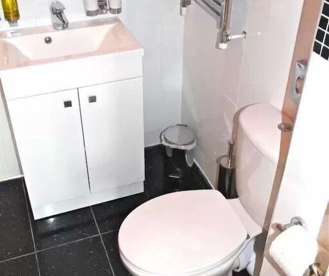 هتل Crompton Guest House