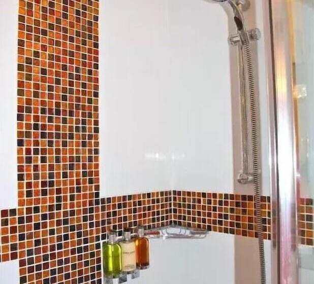 هتل Crompton Guest House