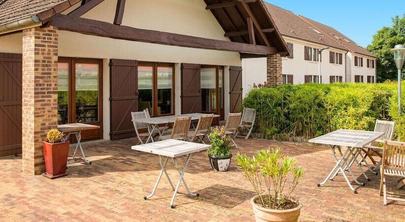 ホテル Kyriad Montargis Amilly