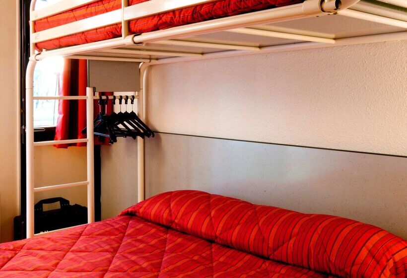 Отель Premiere Classe Coulommiers Mouroux