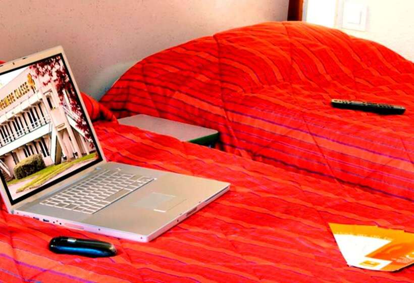 Отель Premiere Classe Coulommiers Mouroux