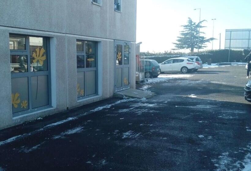 Отель Premiere Classe Saint Brice Sous Foret