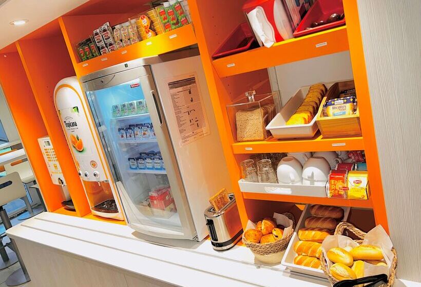 Отель Premiere Classe St Quentin En Yvelines Elancourt