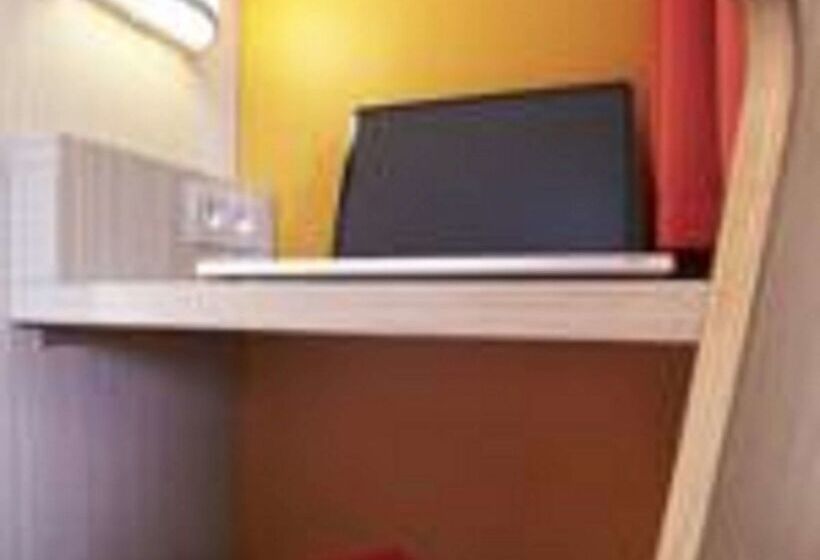 Отель Premiere Classe Versailles  Saint Cyr L Ecole