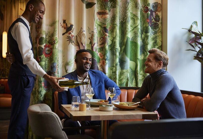 هتل The Trafalgar St. James London, Curio Collection By Hilton