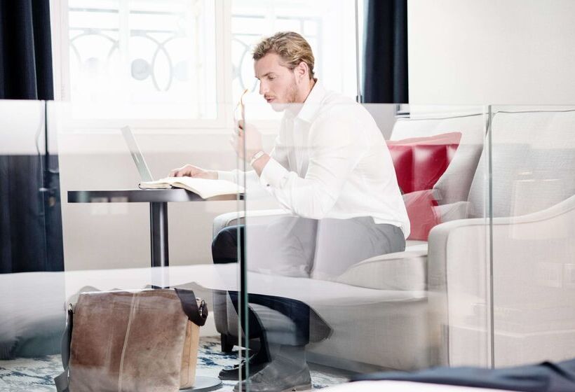 هتل The Trafalgar St. James London, Curio Collection By Hilton