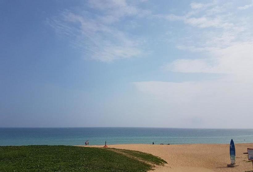 تختخواب و صبحانه Travel Light House