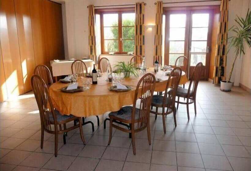 בית מלון כפרי Auberge La Source   Logis Hôtels