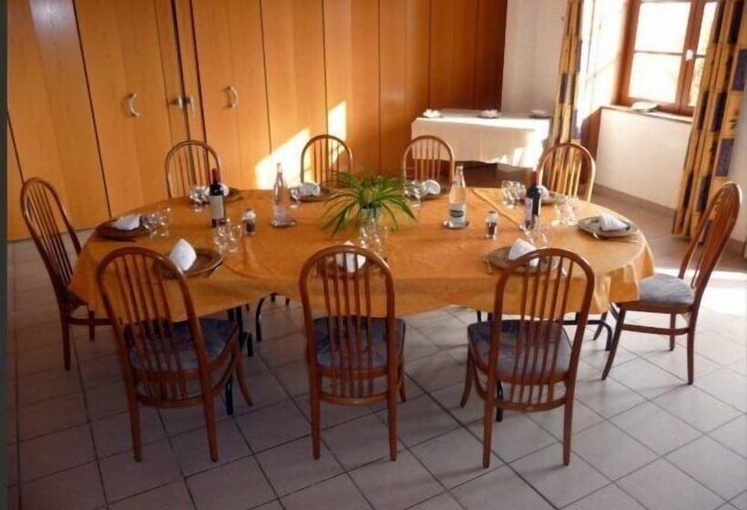 בית מלון כפרי Auberge La Source   Logis Hôtels
