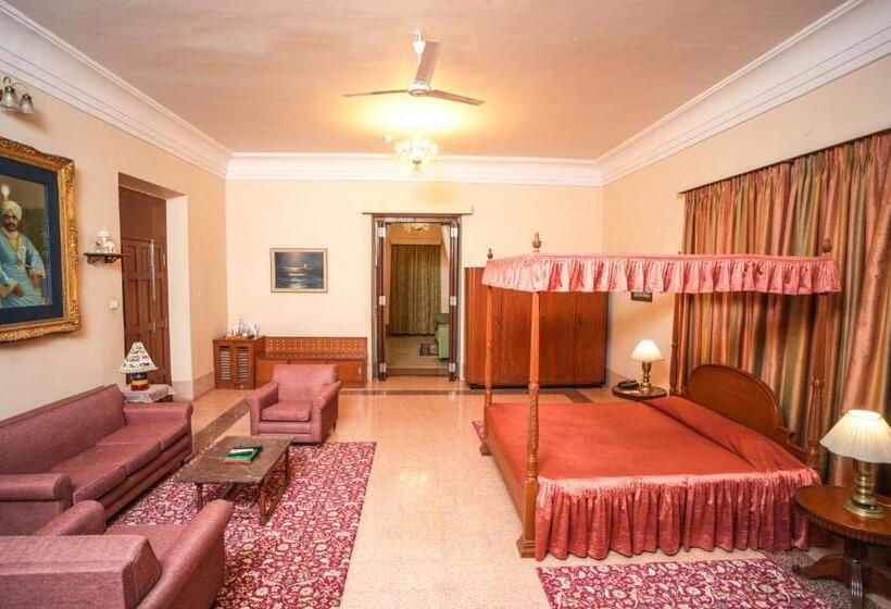 فندق Nilambag Palace