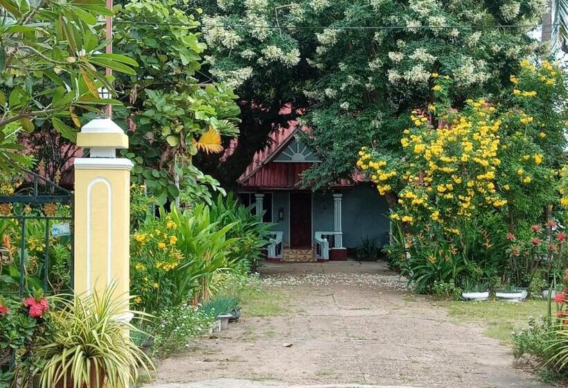 پانسیون Anouxa Riverview Guesthouse