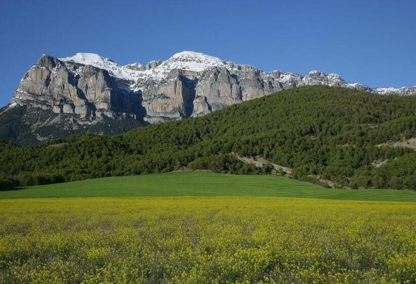 پانسیون Hostal Pirineos Ainsa