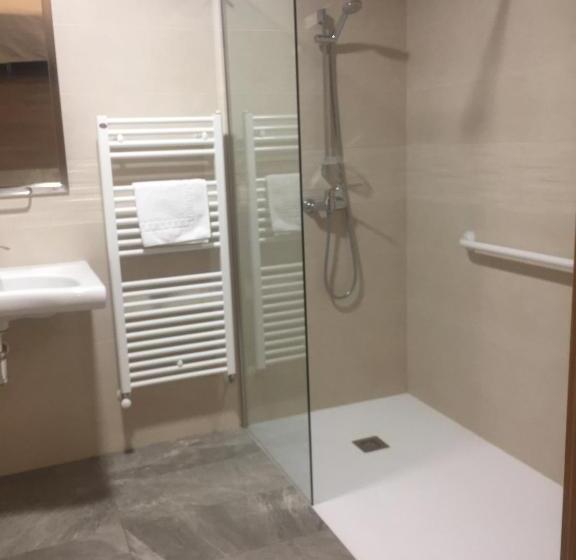 پانسیون Hostal Pirineos Ainsa